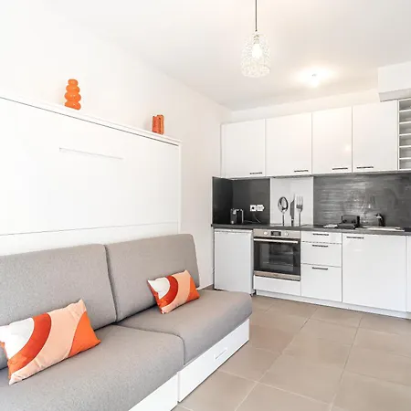 Charming With Parking Near Monaco *