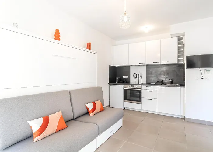 Charming With Parking Near Monaco *